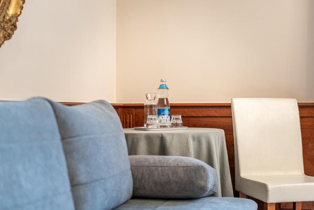 Hotel Neue Post I self check-in - Resim 7