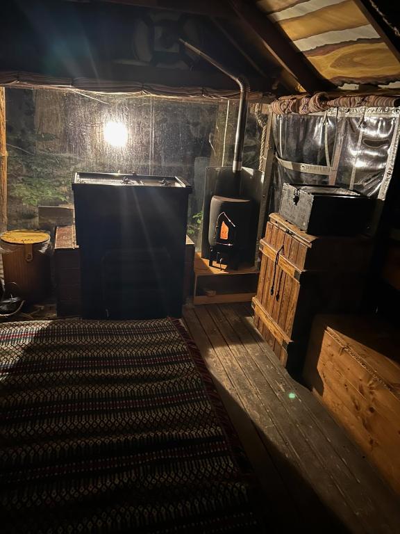 a room with a woodburning stove in a tent at Waldfloß Biberspur in Zieko