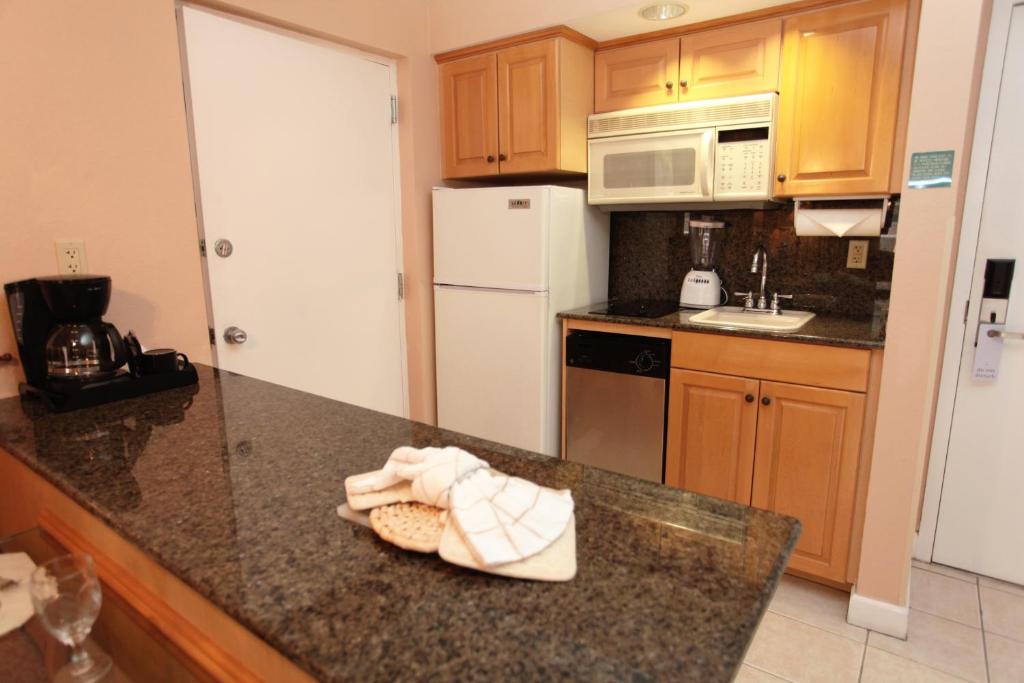 Palm Beach Shores Resort and Vacation Villas photo