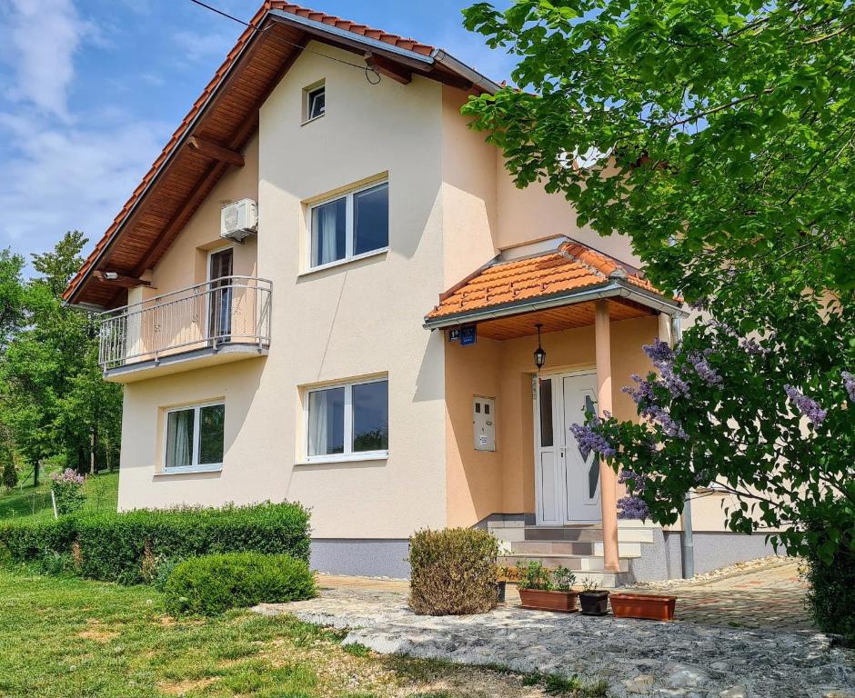Budova, kde se vila nachází