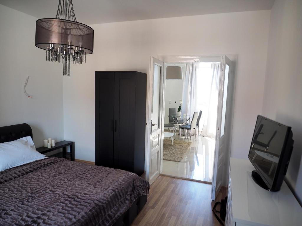 Captain Emo City Apartments - 7