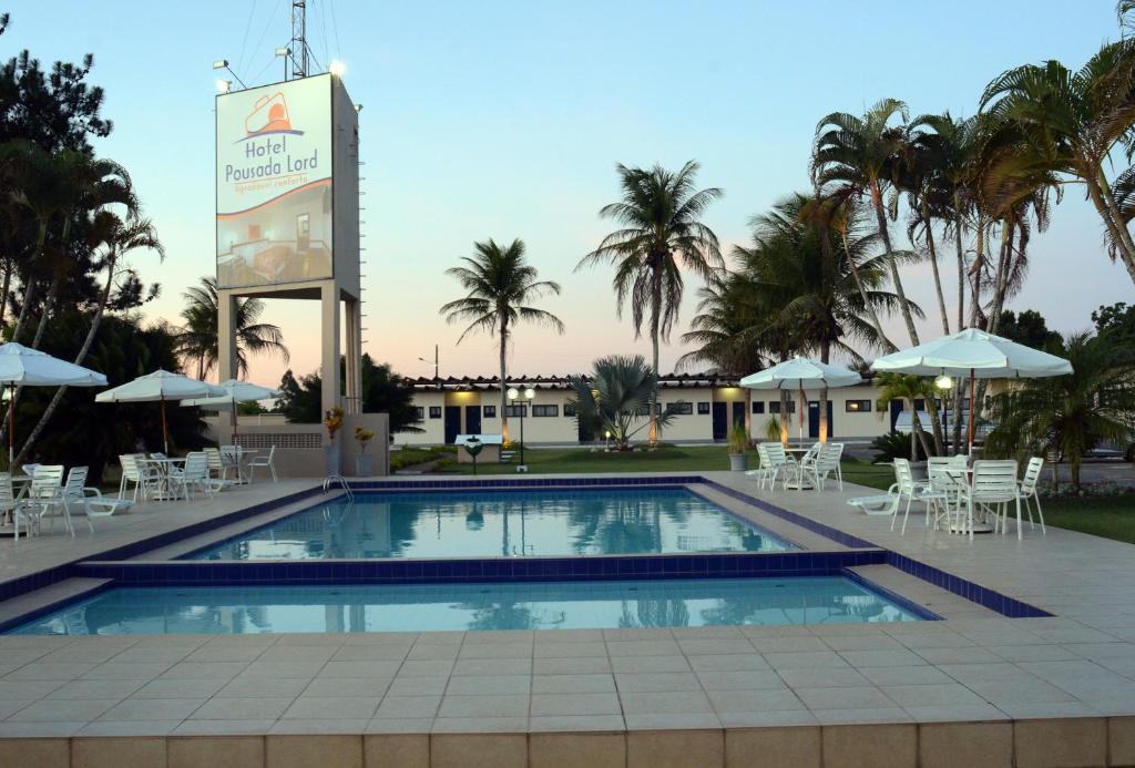 Bazén v ubytování Hotel Pousada Lord nebo v jeho okolí