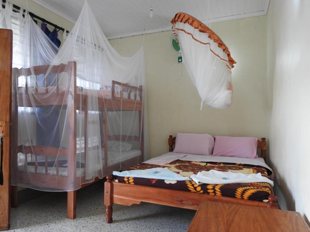 Postel nebo postele na pokoji v ubytování Voi Lutheran Guesthouse