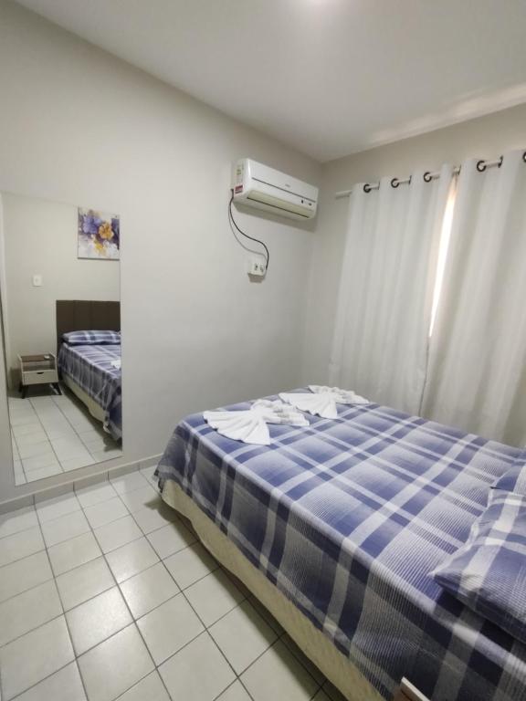 a hospital room with a bed and a air conditioner at Apto próx ao Shopping e Centro Petrolina PE in Petrolina