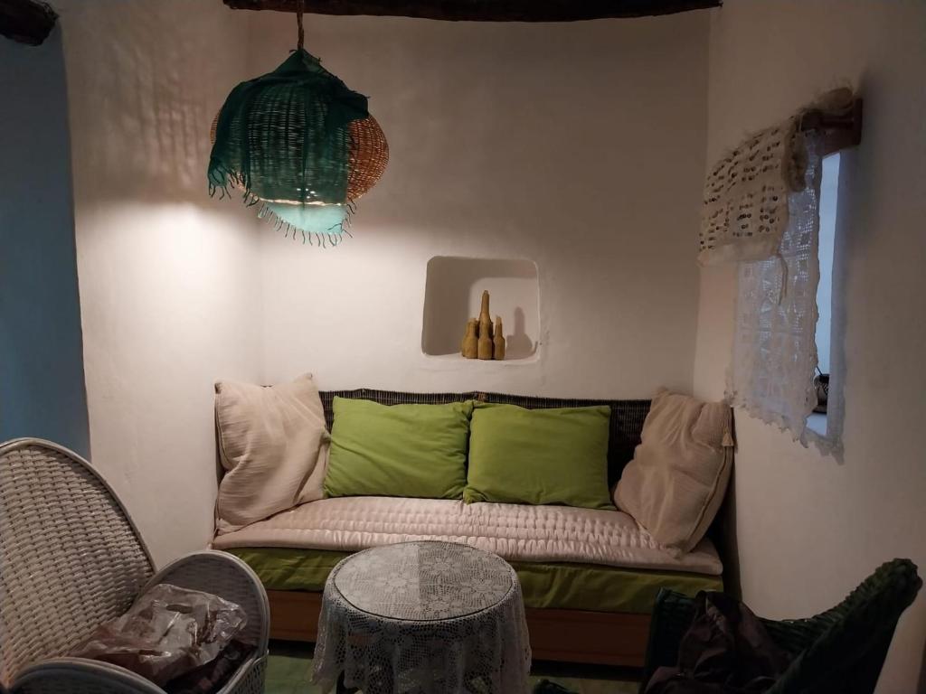 a living room with a couch and a table at DAR Aurora in El Hamar
