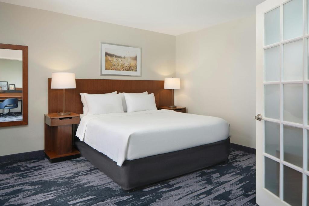 Fairfield Inn & Suites Raleigh Durham Airport Research Triangle Park - Executive Suite Met 1 Slaapkamer En Kingsize Bed