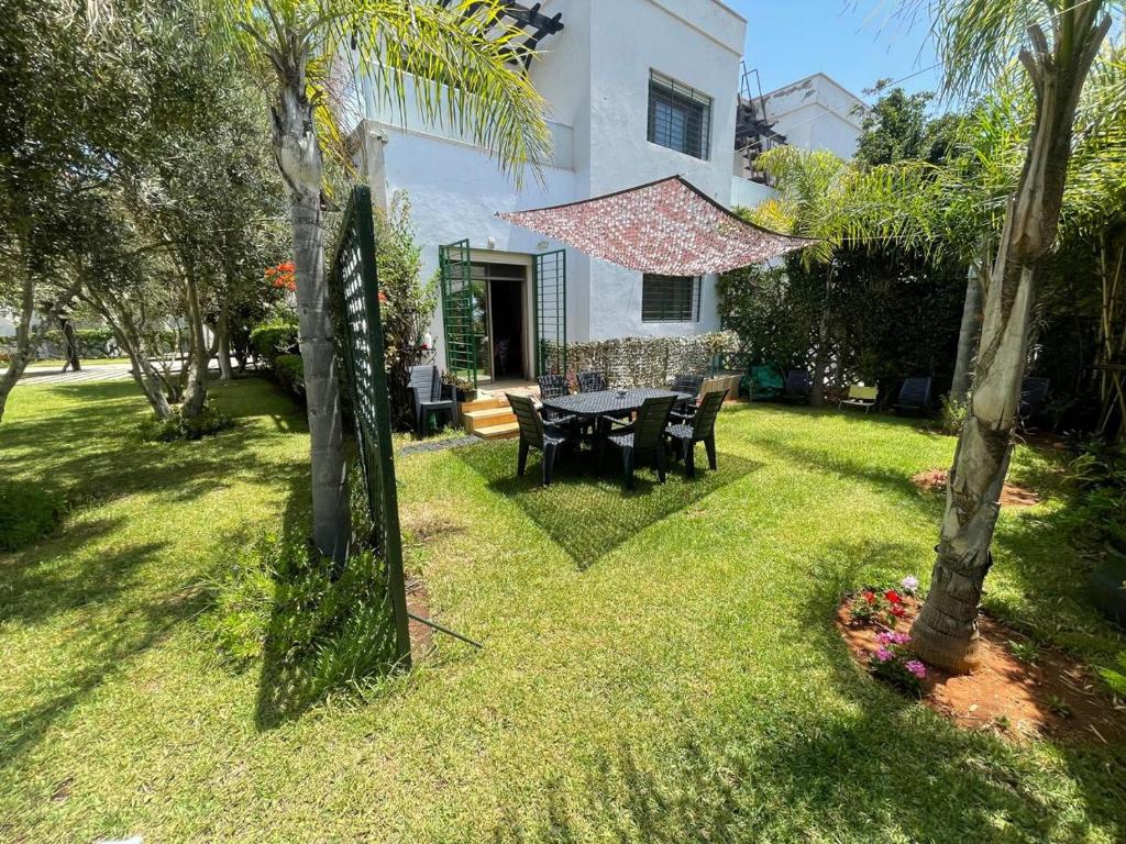 Κήπος έξω από το BEAU TRIPLEX EN RESIDENCE