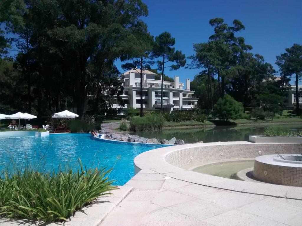 Bazén v ubytování Green Park Departamento 2 ambientes nebo v jeho okolí