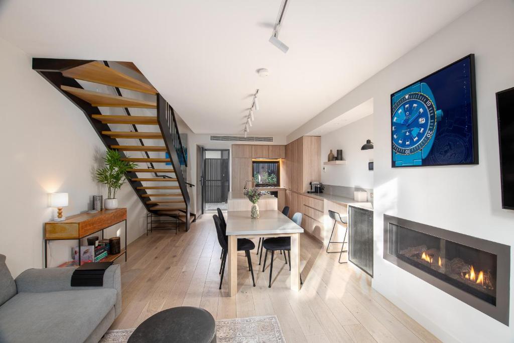 Posezení v ubytování Luxury South Yarra Base - Central & Free Parking