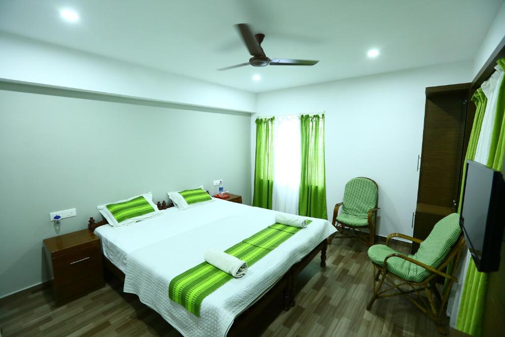 Giường trong phòng chung tại Mistygreen Homestay Thekkady