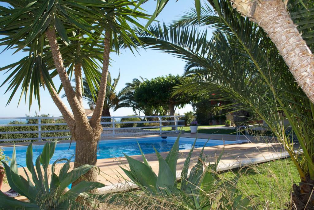 The swimming pool at or close to Le Case di Giulia