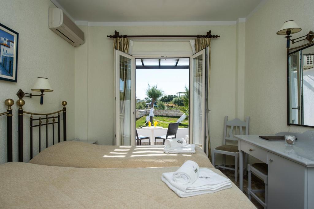 Contaratos Beach Hotel - 10