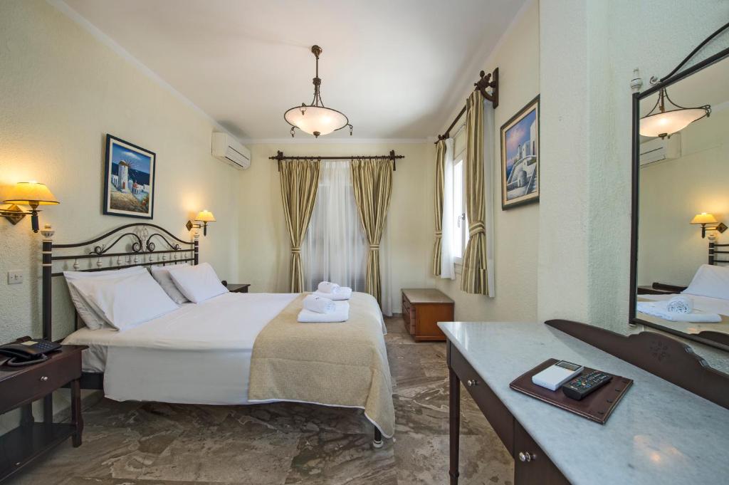 Contaratos Beach Hotel - 12