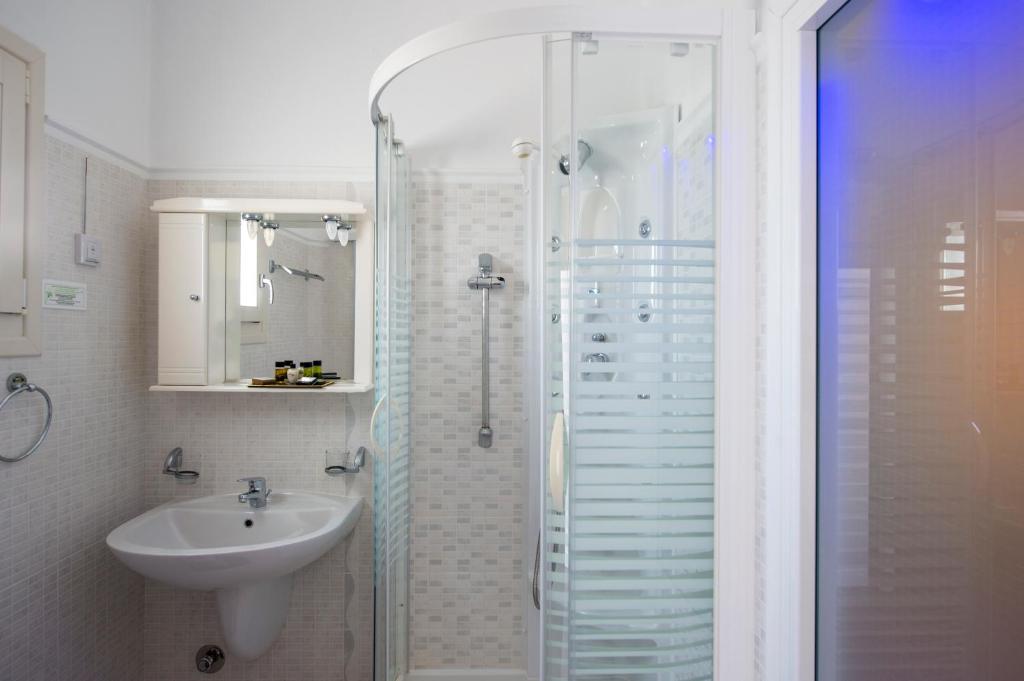 Contaratos Beach Hotel - 19