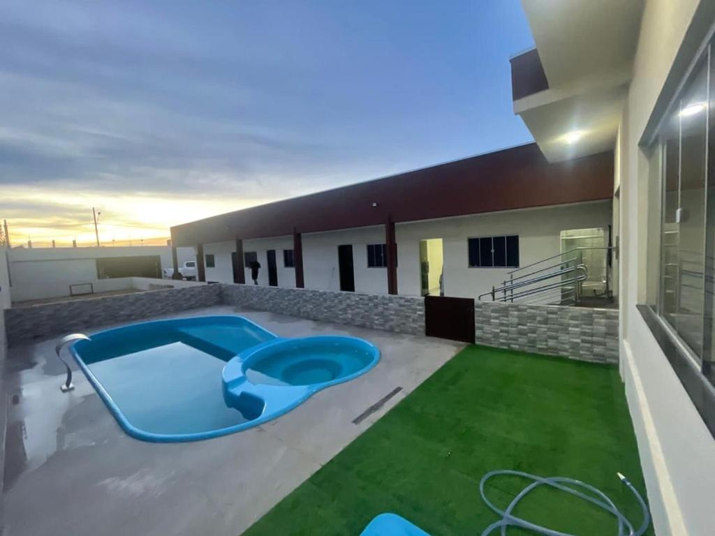 a large swimming pool on the roof of a house at Pousada Império in Chapada dos Guimarães