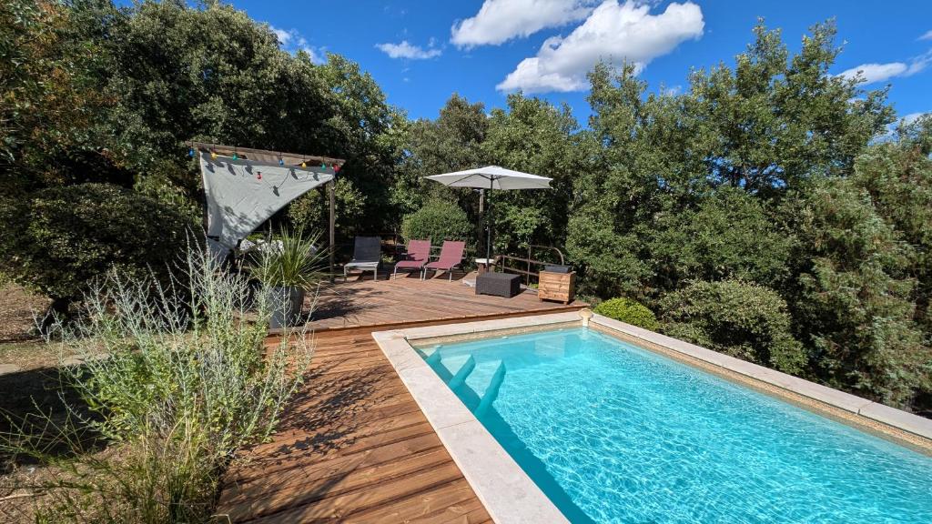 Roulotte romantique avec piscine en Cévennes - One-Bedroom House
