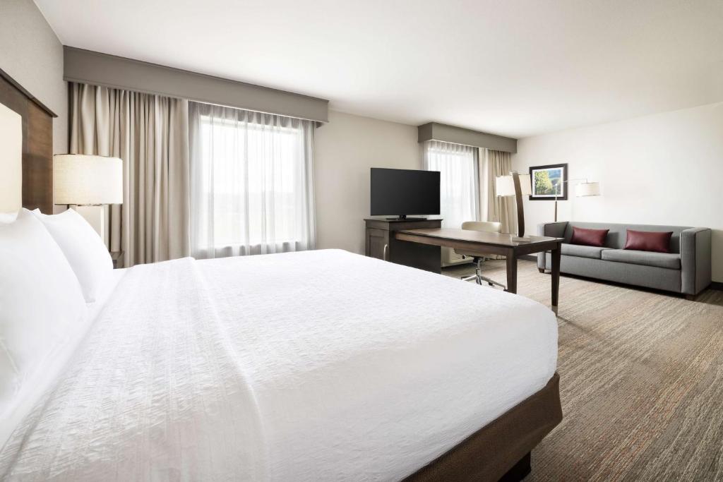 Hampton Inn & Suites - Napa, CA - Suite Estúdio King Com Vista Rio - Não Fumador