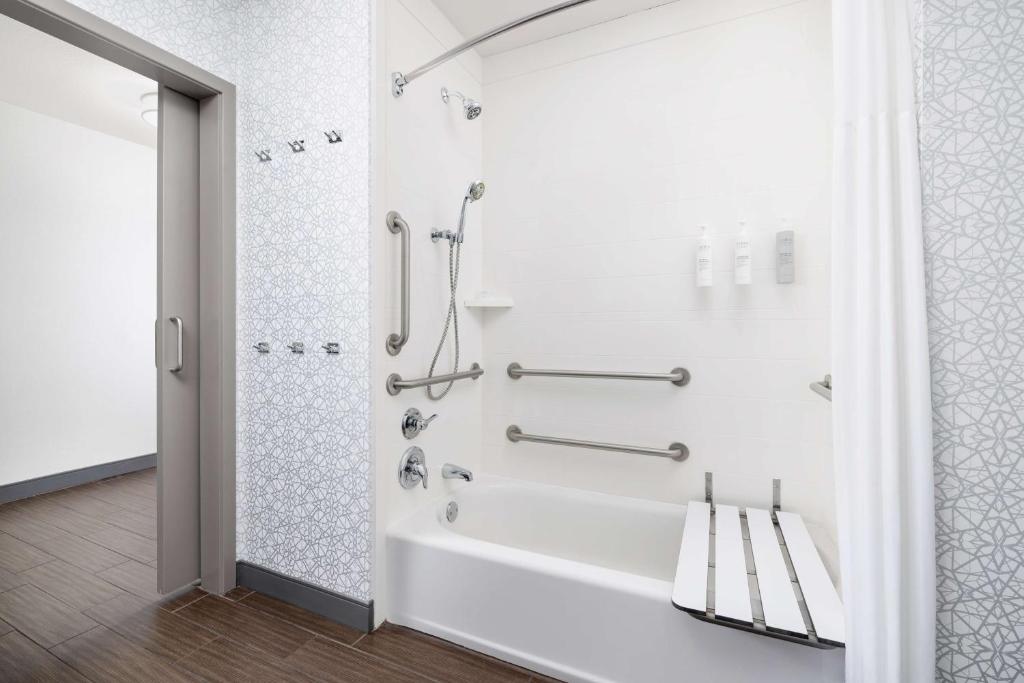 Hampton Inn & Suites - Napa, CA photo
