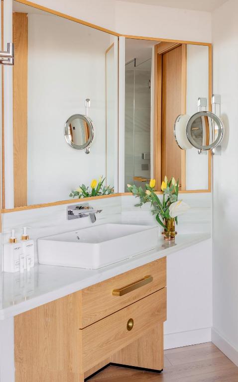 
Red Level Supreme Room
