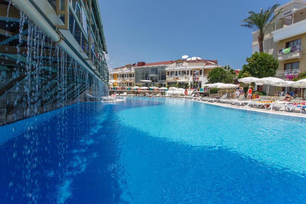 Bazén v ubytování Tu Casa Gelidonya Hotel nebo v jeho okolí