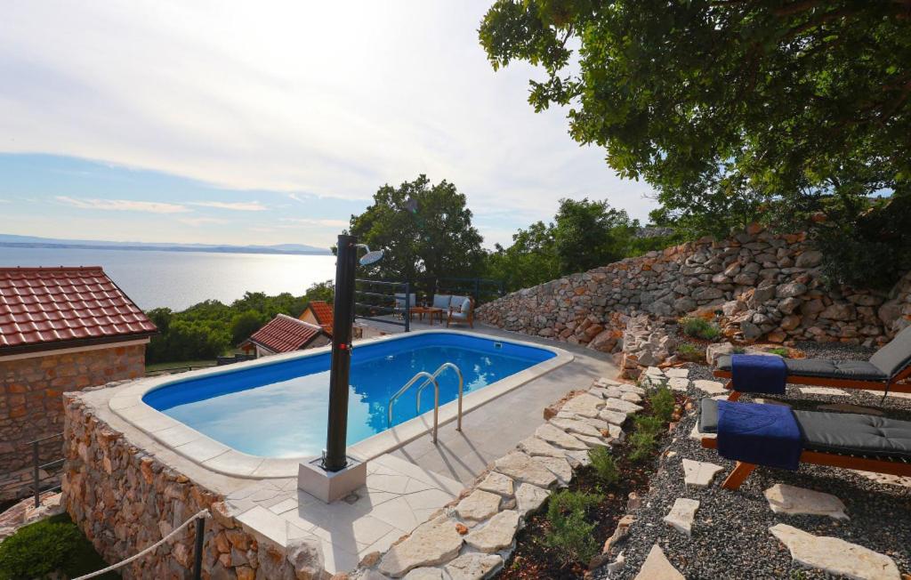 Πισίνα στο ή κοντά στο Villa Majnaric Senj Prizna by Villas Guide