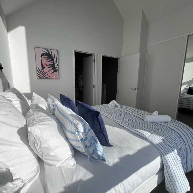 Urban Nest - Entire Townhouse and Free Parking - Resim 9