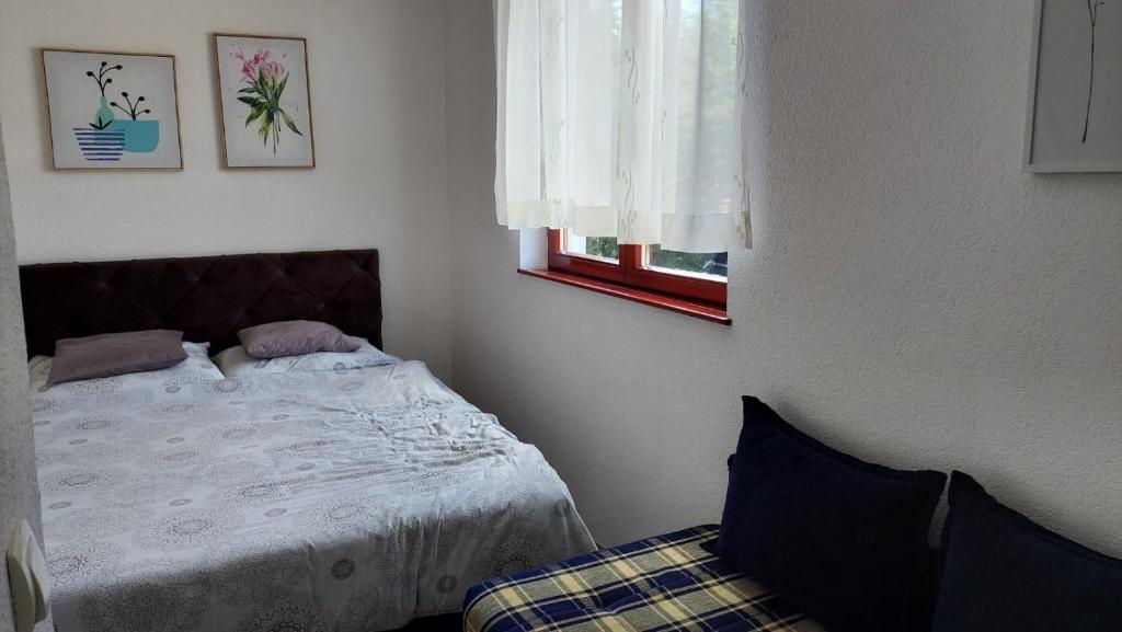 Ένα ή περισσότερα κρεβάτια σε δωμάτιο στο Apartman Vlašićki san