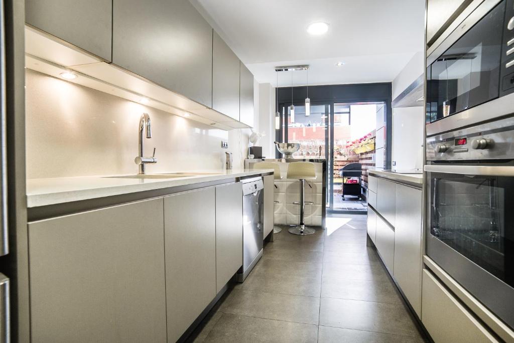 Kuchyňa alebo kuchynka v ubytovaní Luxury Apartment in Sitges City
