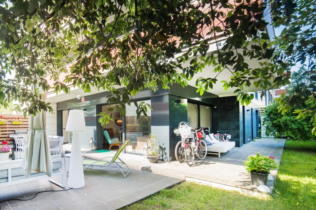 Vonkajšia záhrada v ubytovaní Luxury Apartment in Sitges City