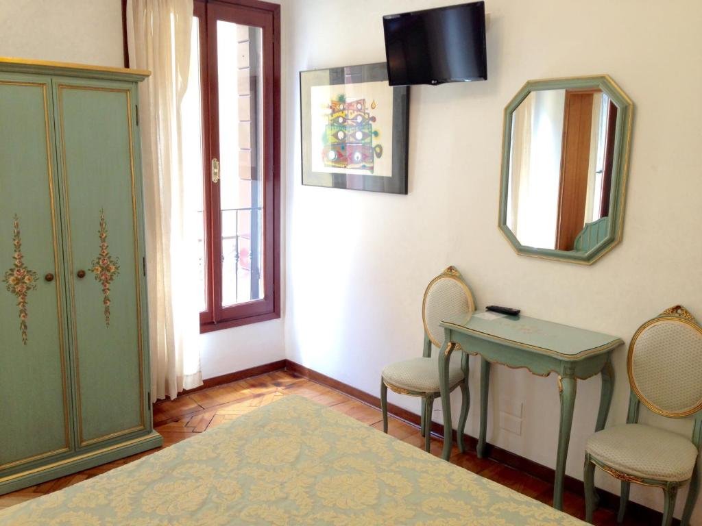 TV a/nebo společenská místnost v ubytování Hotel Serenissima
