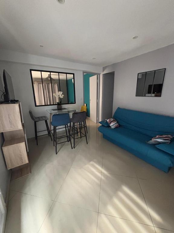 Posezení v ubytování Appartement du sud paisible T2 possibilité 4 personnes