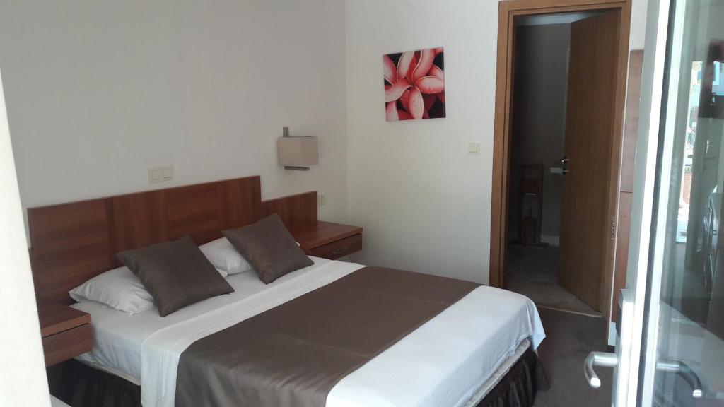 Postel nebo postele na pokoji v ubytování Melis Hotel Kusadasi
