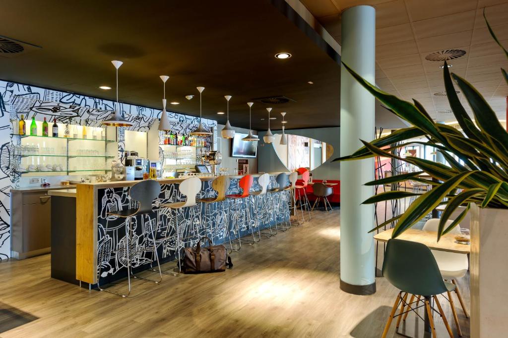 Lounge nebo bar v ubytování ibis Konstanz
