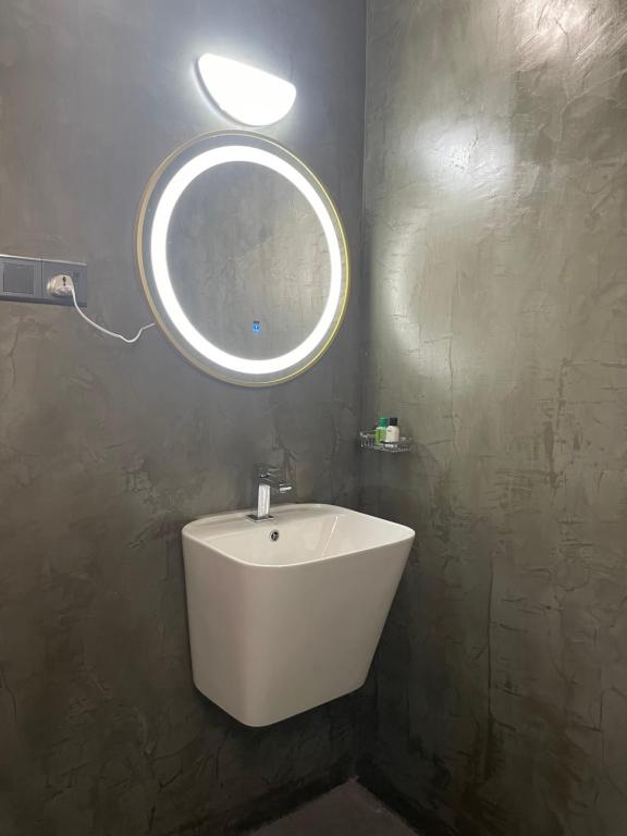 Airport Colombo Pocket Paradise - 7