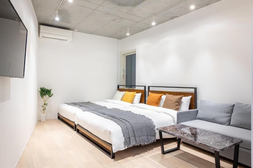 En eller flere senge i et værelse på Ouverture102 Yoyogi Koen Station 10minute