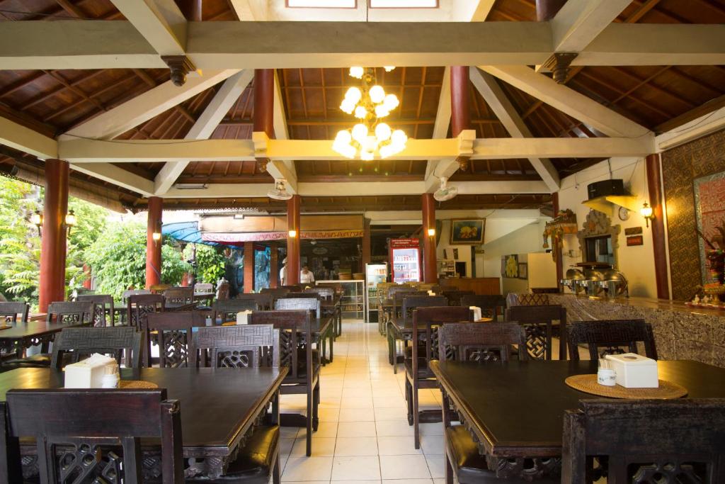 Restaurace v ubytování Bakung Sari Resort