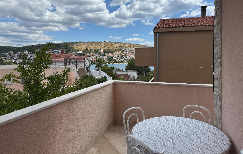 Gorgeous Apartment In Okrug Gornji With Wifi
