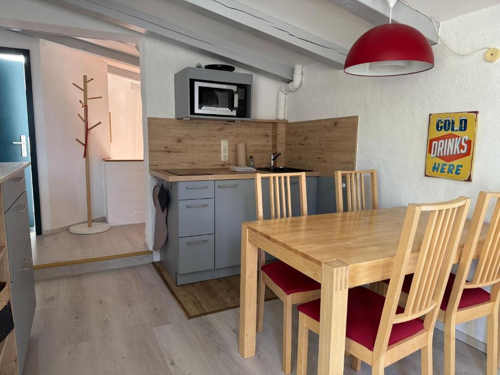 Η κουζίνα ή μικρή κουζίνα στο Auf den Höfen Fewo 13