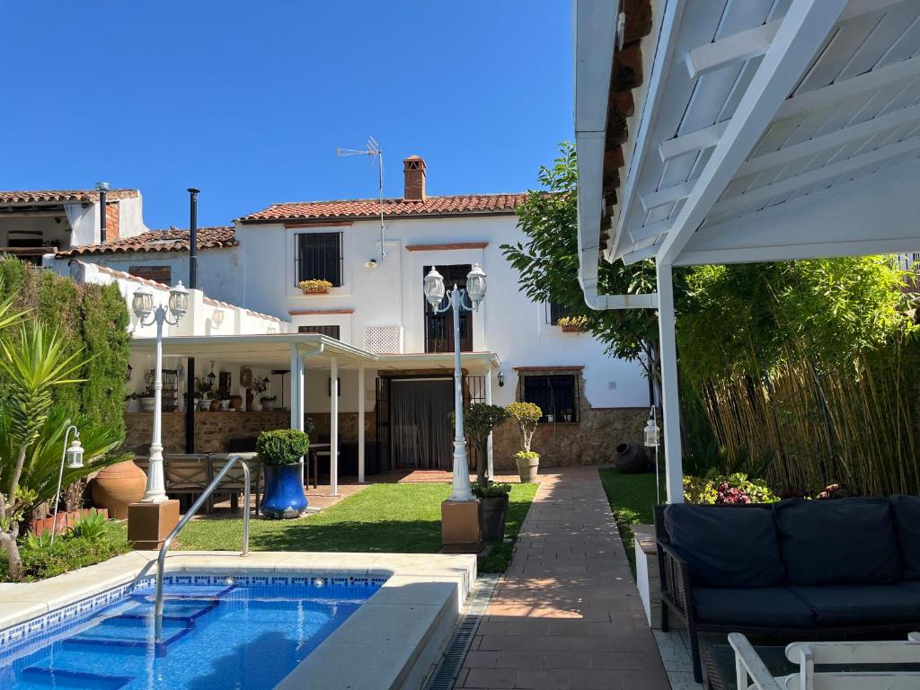 Swimmingpoolen hos eller tæt på Casa Rural Sierra Natura