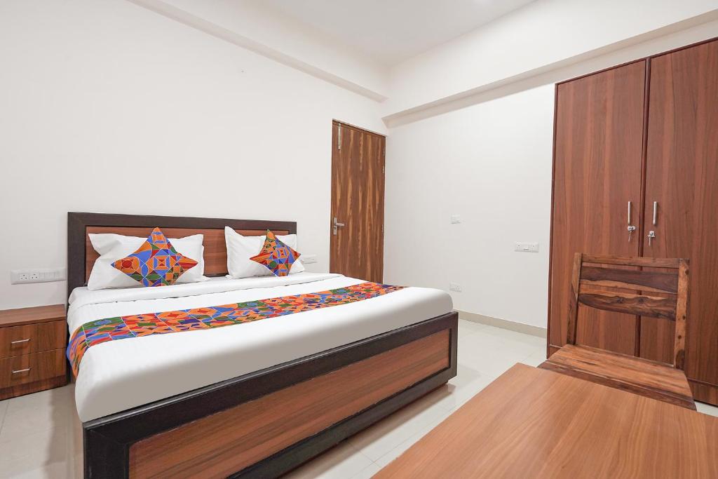 Postel nebo postele na pokoji v ubytování FabHotel Urban Villa
