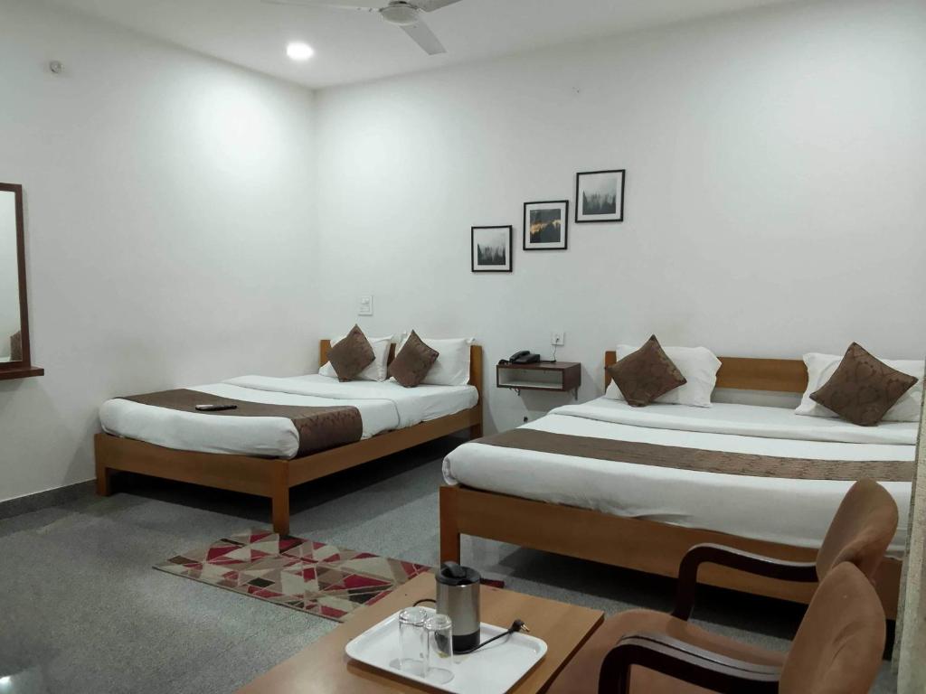 Postel nebo postele na pokoji v ubytování Hotel O Mysore Zoological Park Formerly Queens Comfort