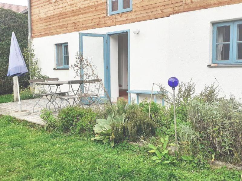 a house with a table and a blue balloon in the yard at Ferienwohnung Terwey in Geisenhausen