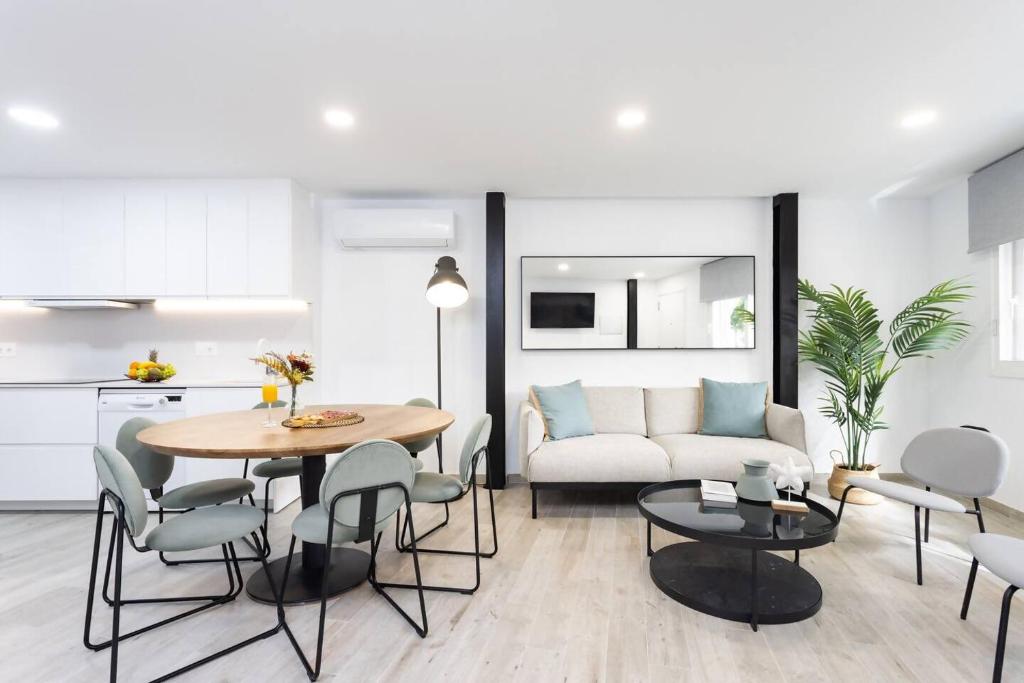 a living room with a table and a couch at Sunnyland Teresitas beach house in San Andrés