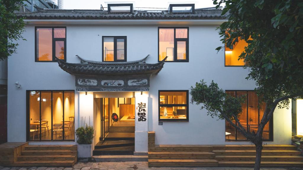 a white house with an asian sign on it at Dali KINFOLK VILLA in Dali Ancient Town