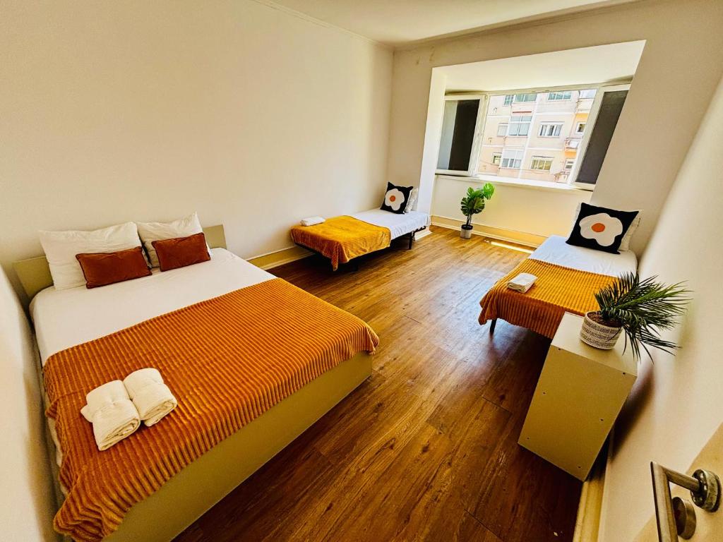 Ένα ή περισσότερα κρεβάτια σε δωμάτιο στο Luxury rooms ideal for tourists, ideal to visit Lisbon!
