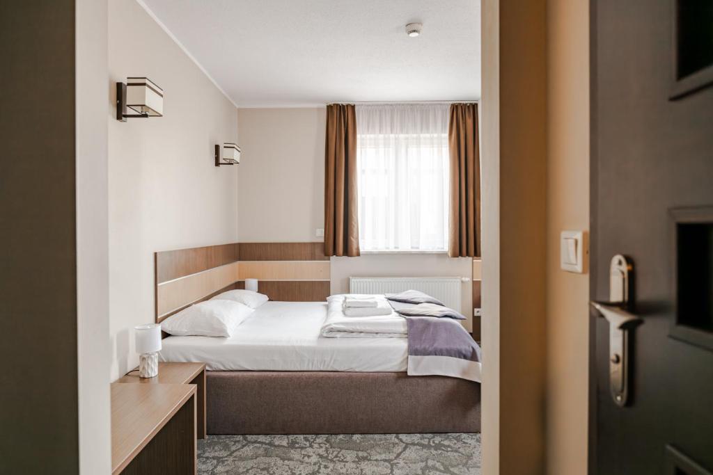 
Family Room (2 Adults + 1 Child up to 12 years old)
