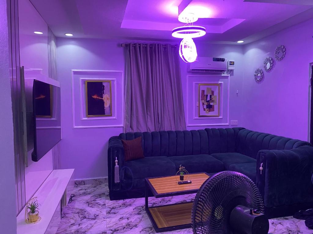 Ruang duduk di Live By The Water 2-Bed-Apt With FAST Wi-Fi And Secured