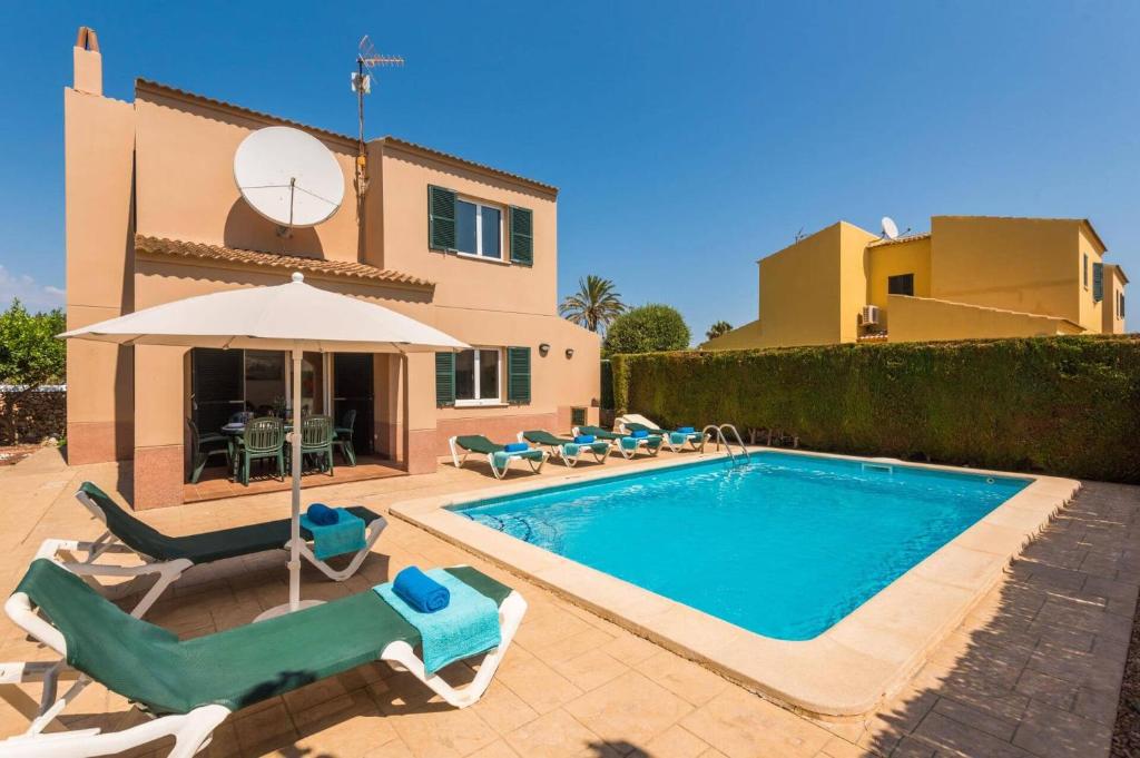 The swimming pool at or close to Villa Sans Bosch by Villa Plus