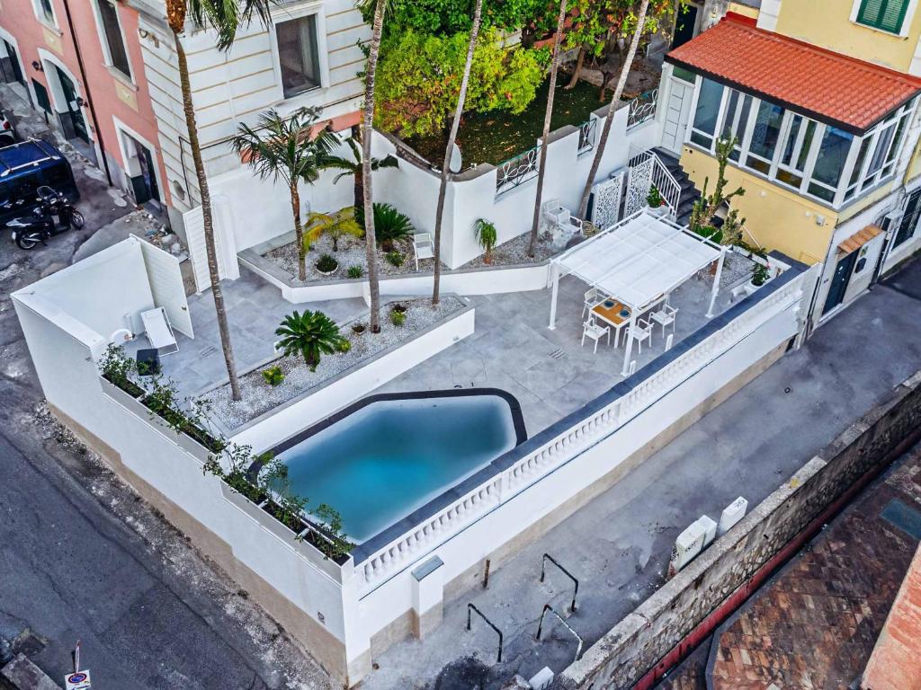 Bazén v ubytování Casa & Piscina nel centro di Salerno Amalfi Coast nebo v jeho okolí