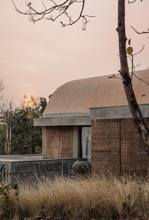 a brick house with a metal roof at Tipai Wildlife Luxuries in Pahāpal